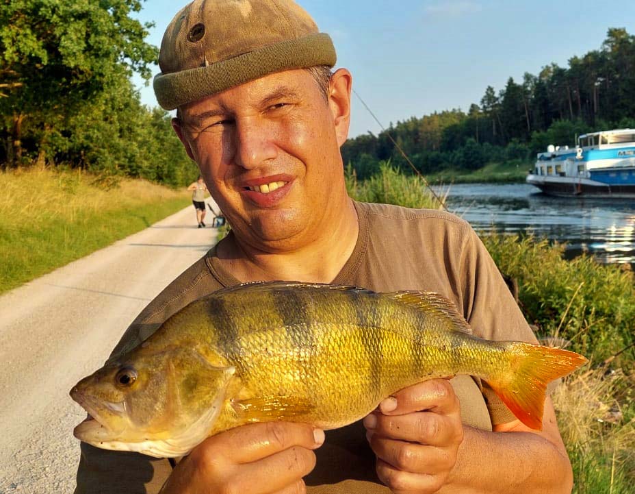 Peter Rösch jun. Barsch 42 cm 1060 g RMD-Kanal